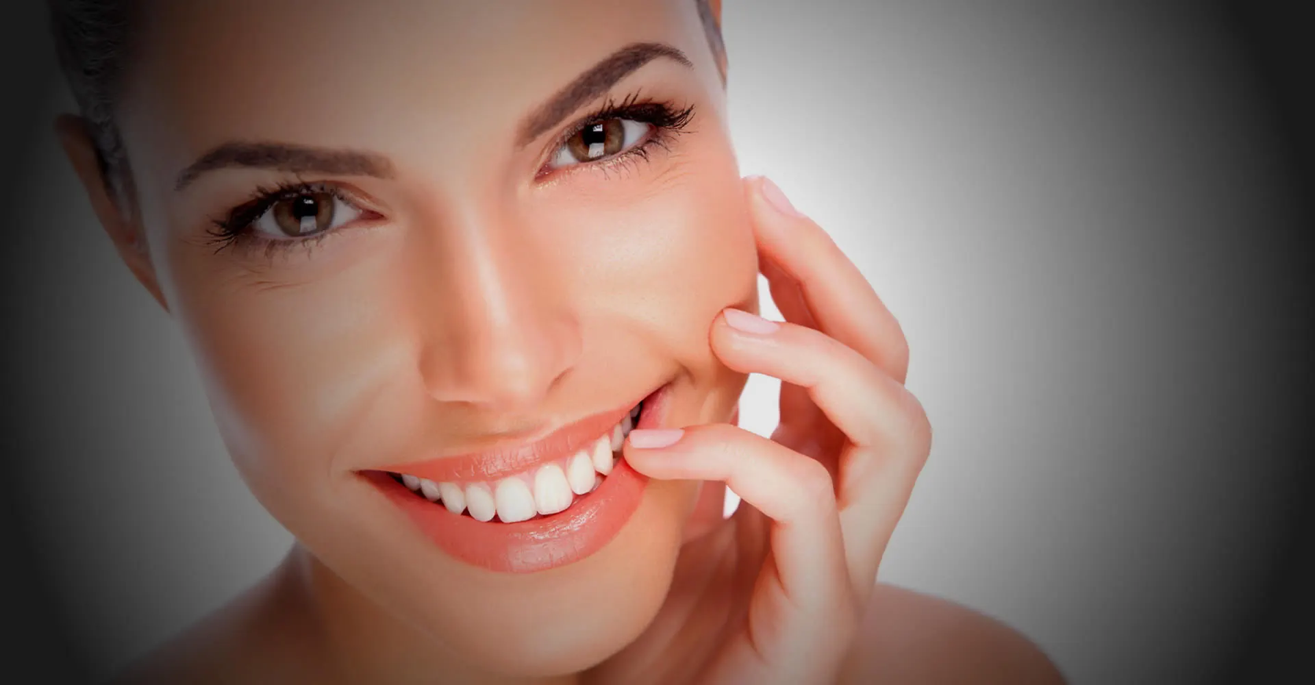 Sorriso com lentes de contato dental